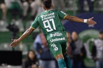 Chapecoense supera São Paulo na Arena Condá e encosta na luta pela permanência