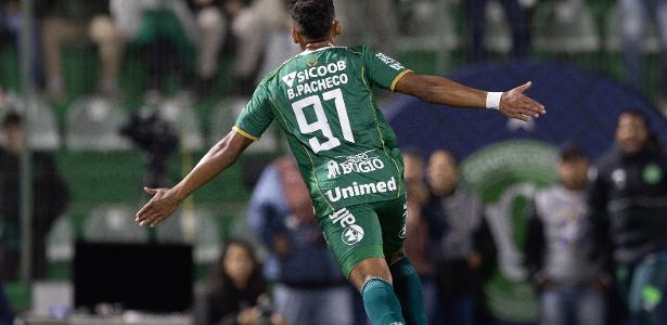 Chapecoense supera São Paulo na Arena Condá e encosta na luta pela permanência