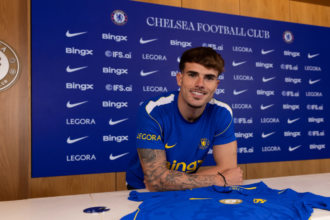 Chelsea oficializa a chegada de Pep Chavarria para reforçar a lateral esquerda