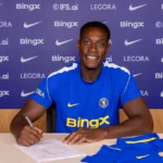 Chelsea oficializa a contratação do atacante Danny Welbeck