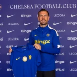 Chelsea oficializa a contratação do experiente meio-campista Jordan Henderson
