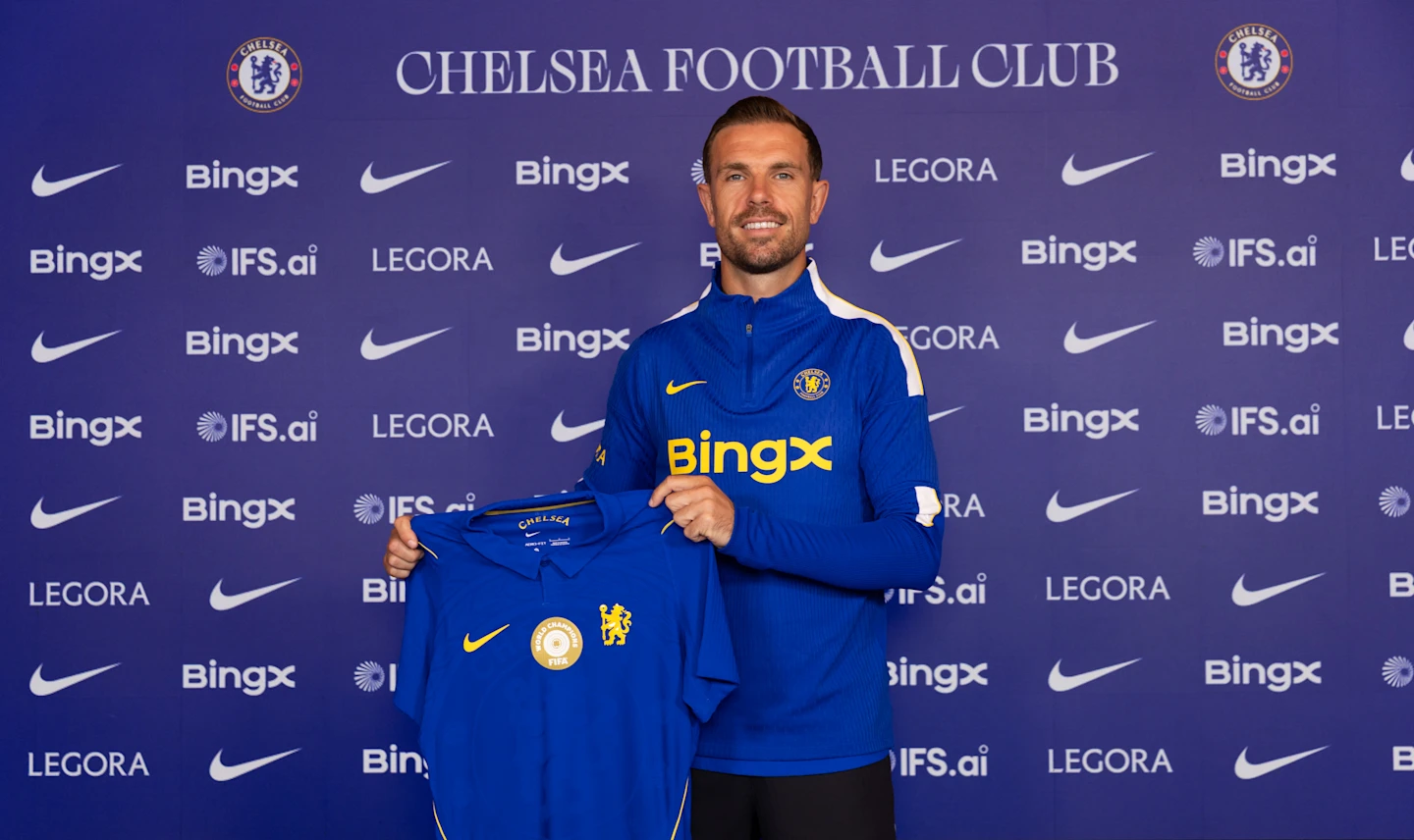 Chelsea oficializa a contratação do experiente meio-campista Jordan Henderson