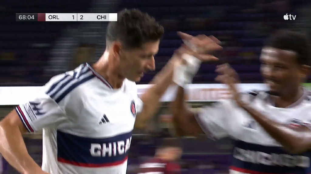 Chicago supera Orlando com gol decisivo de Lewandowski em cobrança de pênalti