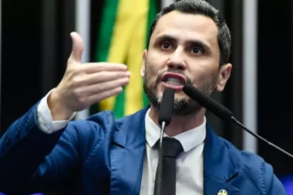 Cleitinho Azevedo oficializa candidatura ao governo de Minas Gerais
