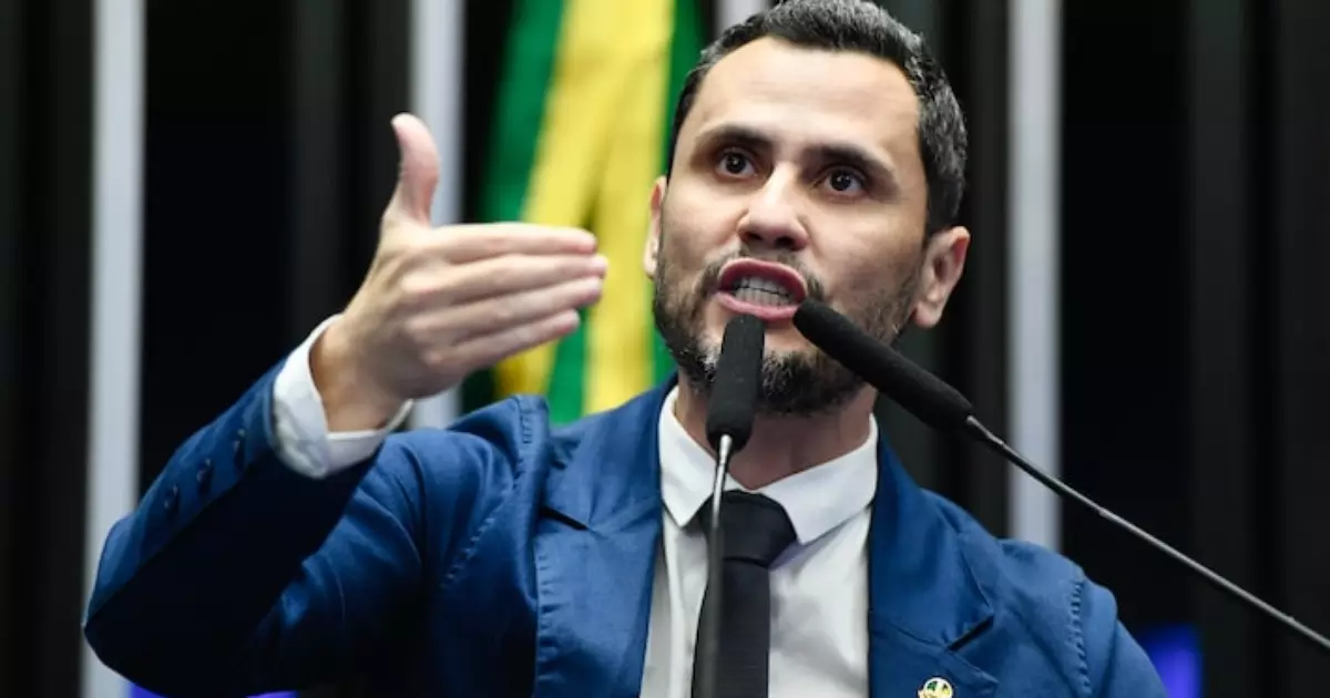 Cleitinho Azevedo oficializa candidatura ao governo de Minas Gerais