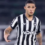 Comportamento de Justino no Botafogo gera alerta sobre risco à carreira