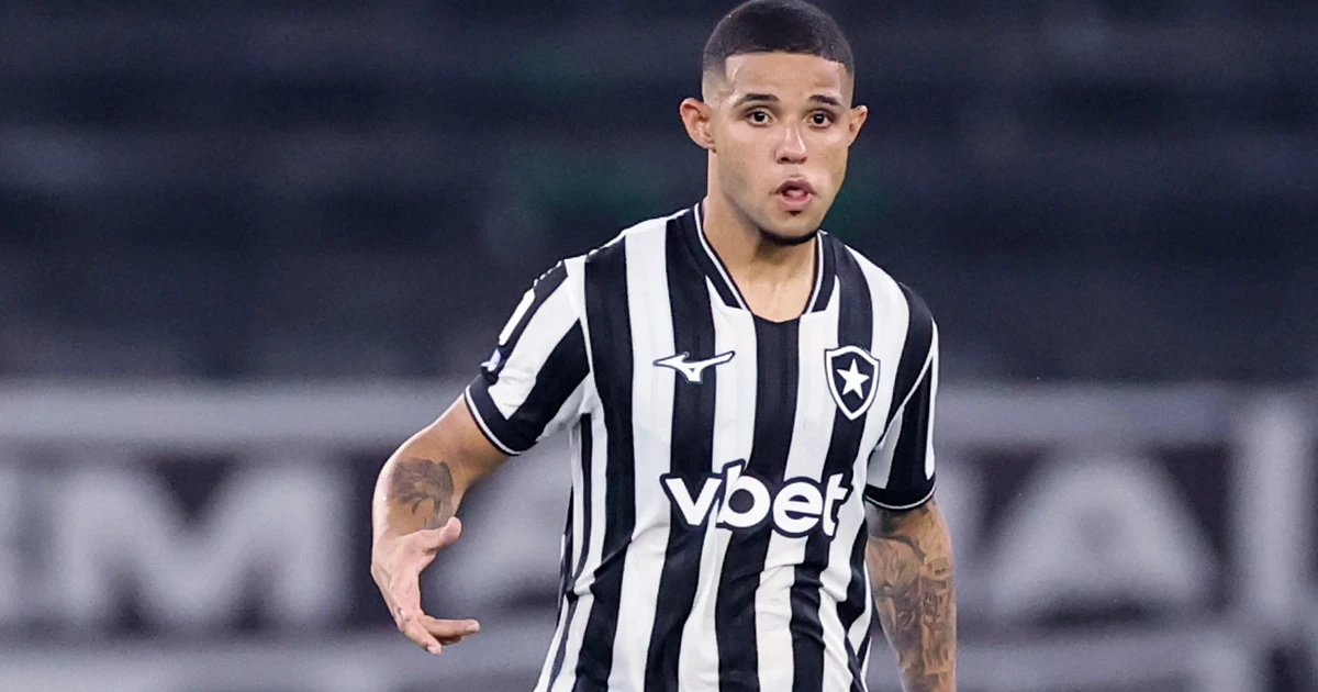 Comportamento de Justino no Botafogo gera alerta sobre risco à carreira
