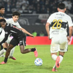 Confira os registros do embate histórico entre Olimpia e Vasco na Copa Sul-americana