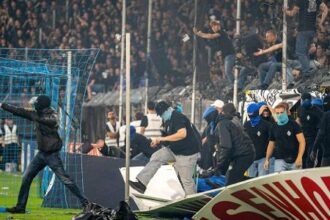 Confronto entre torcidas na Copa da Alemanha resulta em 85 feridos