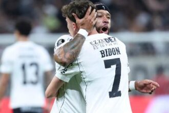 Corinthians avança na Libertadores com a marca da superação e do Terrão