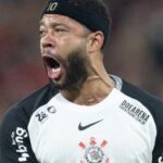 Corinthians busca acordo com Memphis Depay e estuda retomar negociações