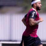 Corinthians busca renovação com Memphis Depay para adequar contas ao fair play financeiro