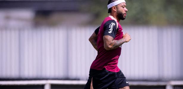 Corinthians busca renovação com Memphis Depay para adequar contas ao fair play financeiro
