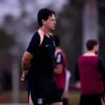 Corinthians busca soluções no meio-campo para decisão da Libertadores
