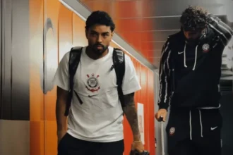 Corinthians chega a Porto Alegre para duelo decisivo contra o Internacional