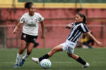 Corinthians domina o Santos com goleada e mantém liderança no Brasileirão Feminino