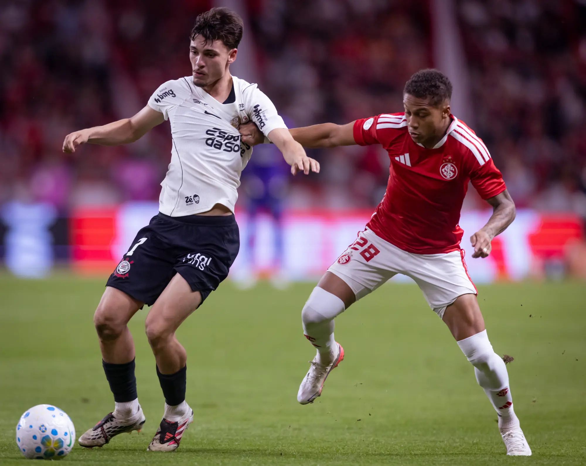 Corinthians e Internacional decidem vaga nas quartas da Copa do Brasil