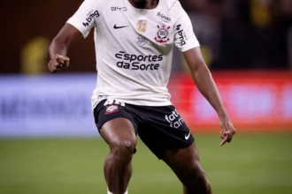 Corinthians enfrenta desfalques e monitora Yuri Alberto para duelo na Libertadores