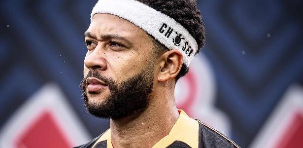Corinthians enfrenta impasse com patrocinadores e permanência de Memphis Depay é incerta