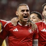 Corinthians enfrenta revés diante do Internacional enquanto adversário da Libertadores se recupera