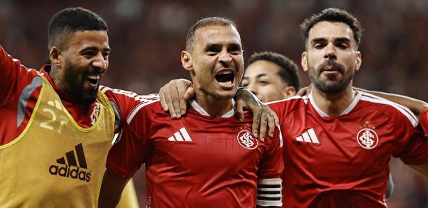 Corinthians enfrenta revés diante do Internacional enquanto adversário da Libertadores se recupera