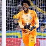 Corinthians exige punição após episódios de racismo contra Hugo Souza