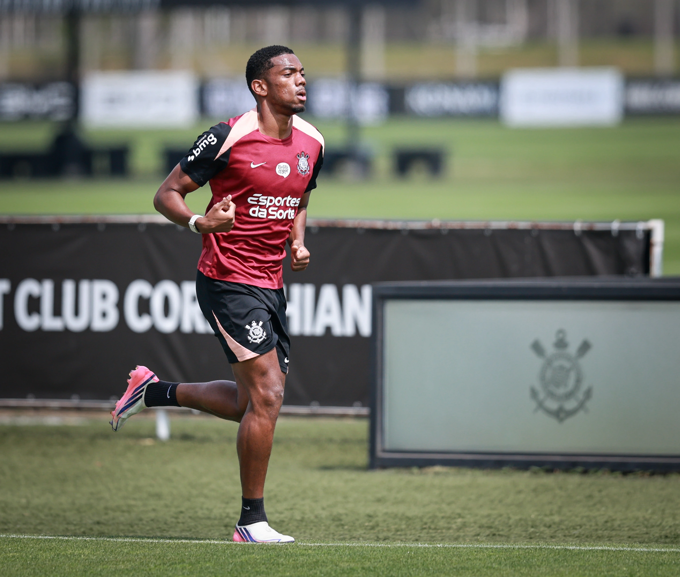 Corinthians inicia preparação para clássico com novidades no elenco
