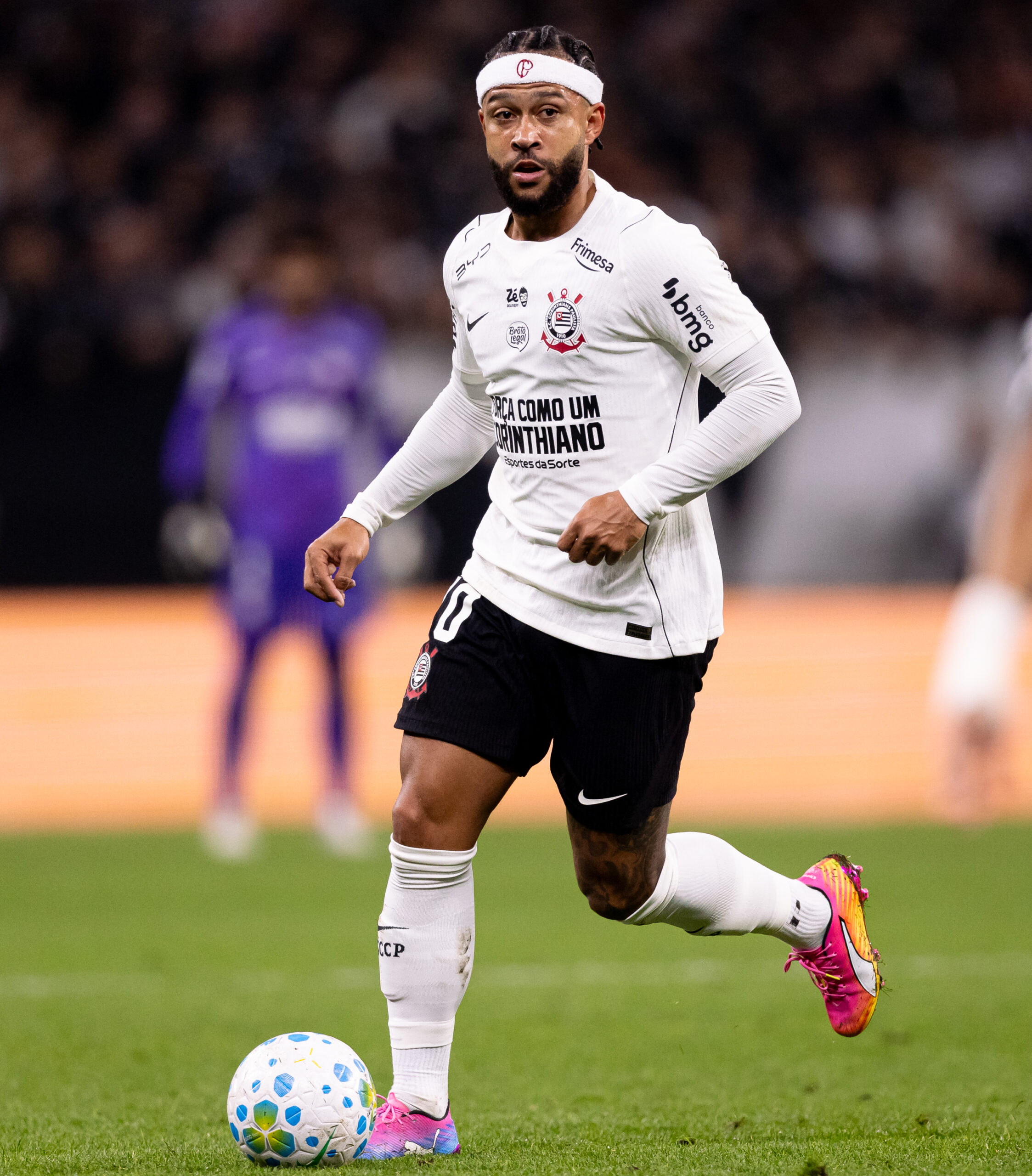 Corinthians mantém impasse sobre renovação de Memphis Depay