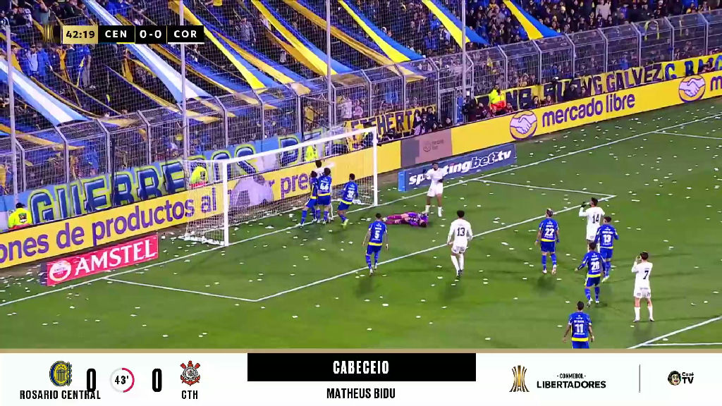 Corinthians quase abre o placar com finalização de Matheus Bidu contra o Rosario Central