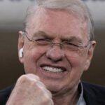 Corinthians quita salários de julho mas mantém pendências financeiras com elenco
