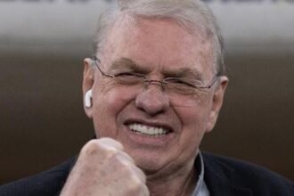 Corinthians quita salários de julho mas mantém pendências financeiras com elenco