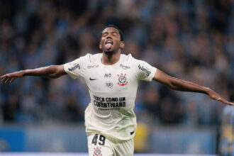Corinthians recebe sondagem milionária do Nottingham Forest pelo meia André