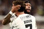 Corinthians supera expulsão e garante vaga nas quartas da Libertadores