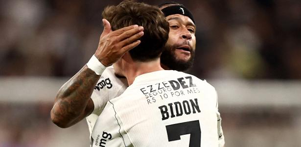 Corinthians supera expulsão e garante vaga nas quartas da Libertadores
