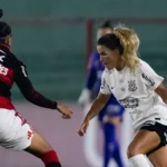 Corinthians supera expulsão e retoma liderança do Brasileirão feminino