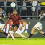 Corinthians vence Bragantino fora de casa e ganha fôlego na tabela do Brasileirão