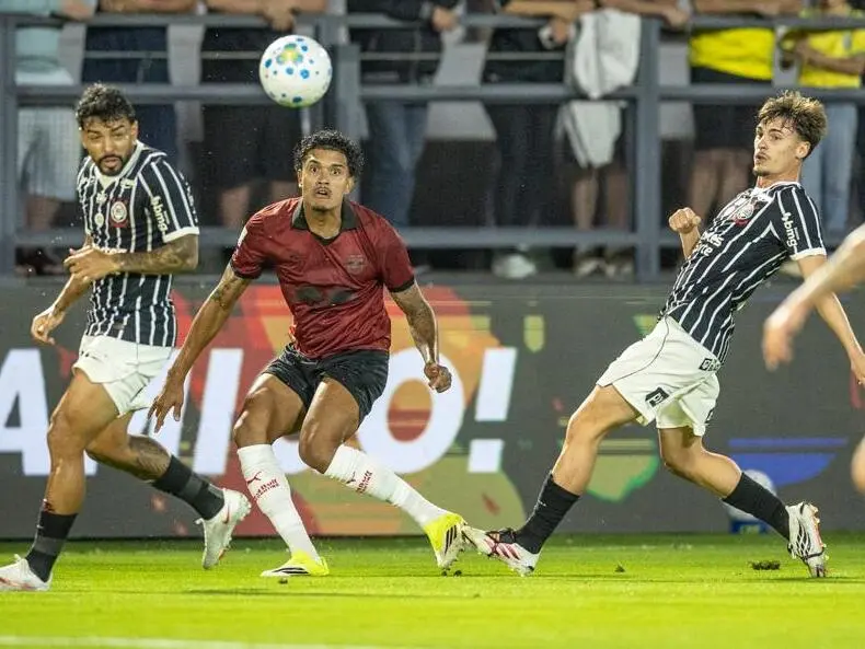 Corinthians vence Bragantino fora de casa e ganha fôlego na tabela do Brasileirão