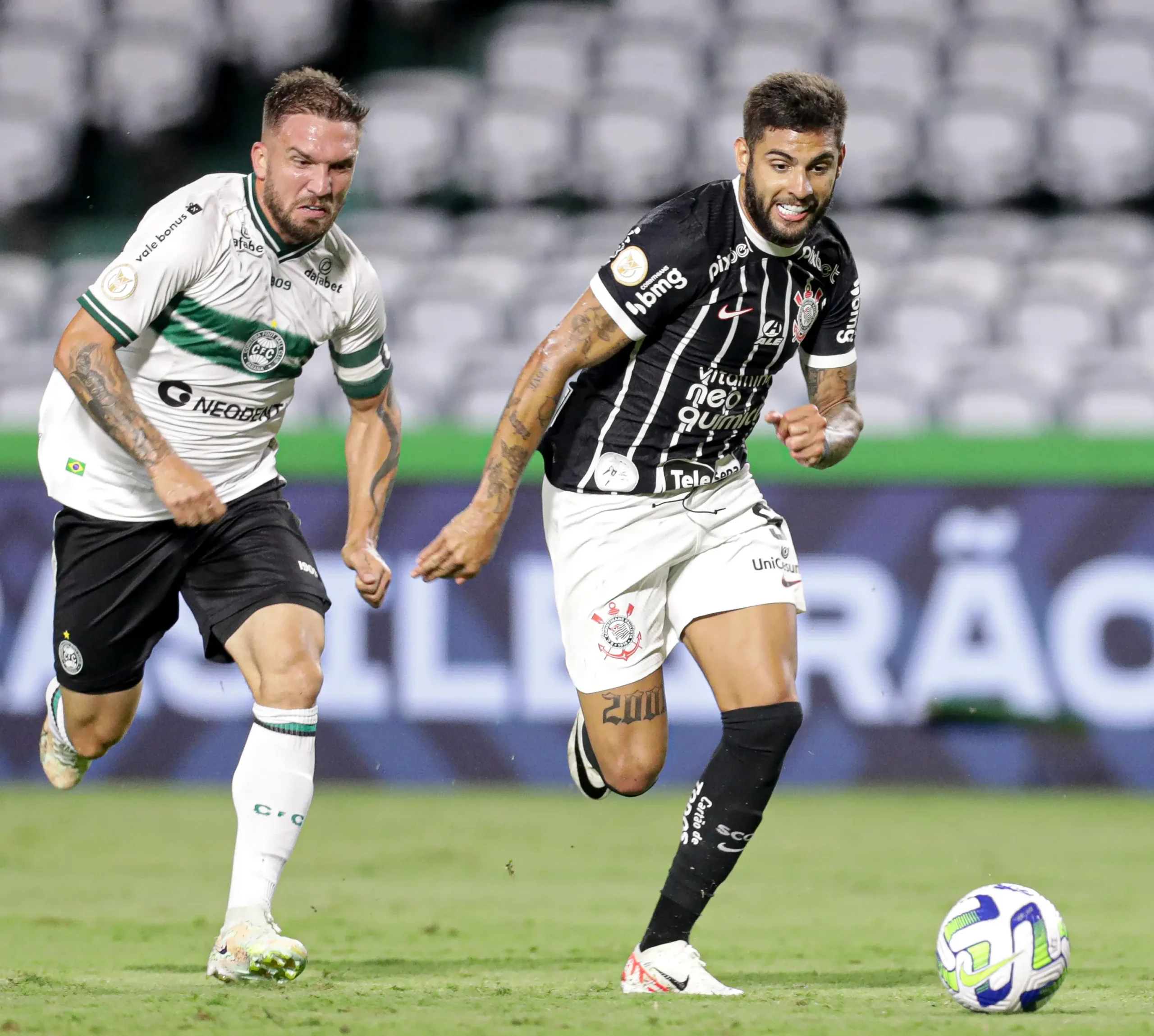 Corinthians visita Coritiba e defende invencibilidade de 14 anos fora de casa