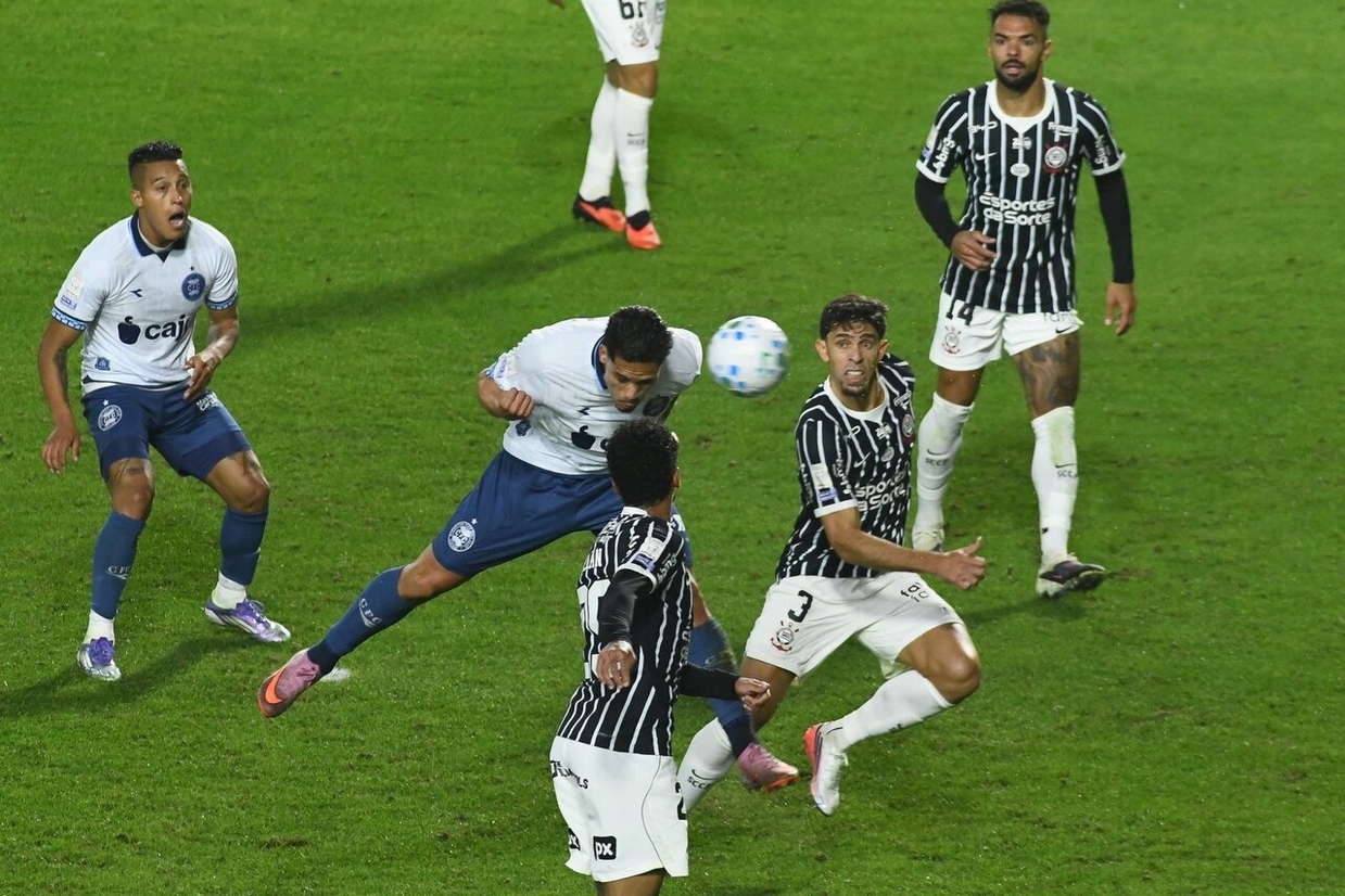Coritiba supera o Corinthians em confronto direto pelo Campeonato Brasileiro