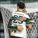 Coritiba vence Chapecoense no Couto Pereira e encerra jejum no Brasileirão