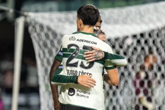 Coritiba vence Chapecoense no Couto Pereira e encerra jejum no Brasileirão