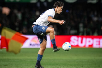 Coritiba vence Corinthians por dois a zero em confronto pelo campeonato