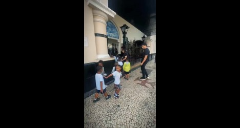 Crianças da Creche Campos da Paz vivenciam Tour da Colina e história de inclusão em São Januário