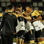 Criciúma empata com Botafogo-sp no último minuto e vê liderança da Série B sob pressão