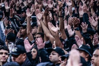 Crise no Corinthians: torcidas organizadas pressionam por intervenção judicial