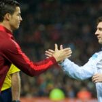 Cristiano Ronaldo presta homenagem a Messi após falecimento de seu pai