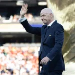 Críticas de Richard Masters revelam crise na gestão de Gianni Infantino na Fifa