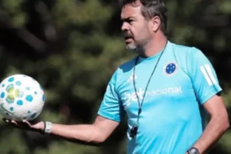 Cruzeiro: Artur Jorge lida com cinco jogadores pendurados em confronto crucial do Brasileirão