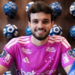 Cruzeiro blinda goleiro Otávio com renovação contratual até 2031