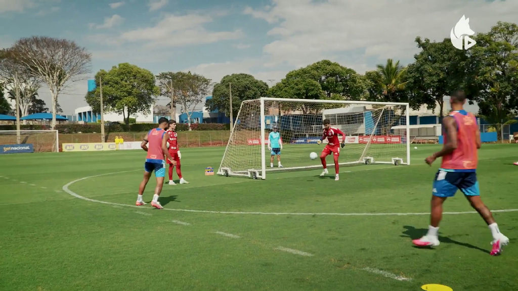 Cruzeiro intensifica preparação na Toca da Raposa antes de enfrentar o Corinthians